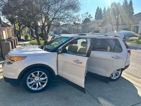 Used 2013 Ford Explorer XLT image 4