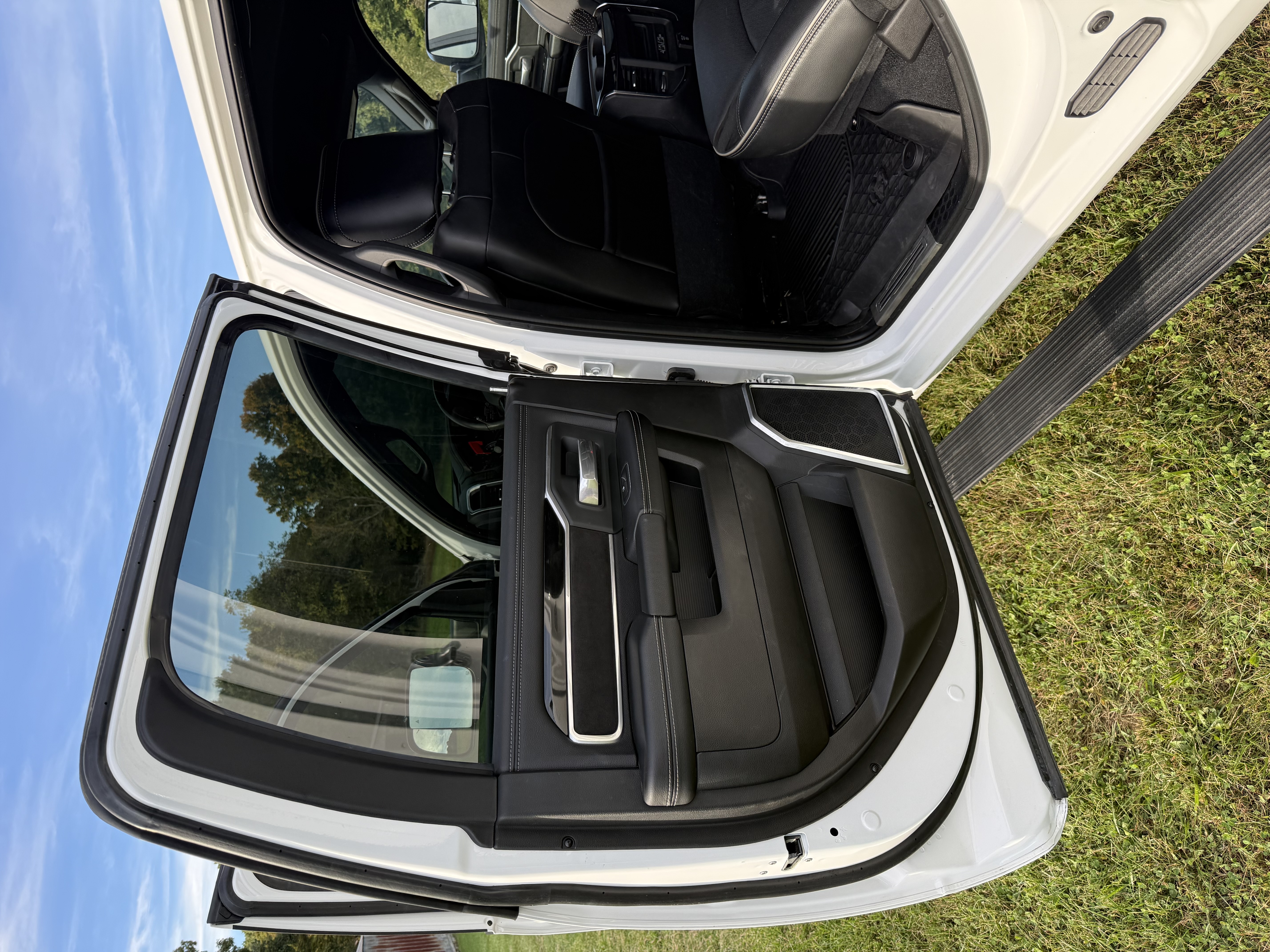 Used 2019 RAM 2500 Laramie w/ Night Edition AWD/4WD image 15