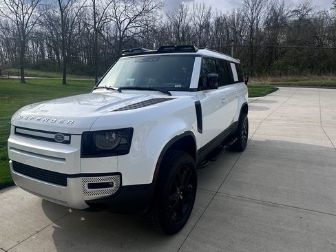 Used 2025 Land Rover Defender 130 S image 1