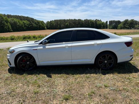 Used 2019 Volkswagen Jetta GLI FWD image 4