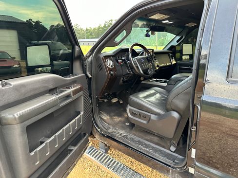 Used 2016 Ford F250 Platinum w/ FX4 Off-Road Package AWD/4WD image 18
