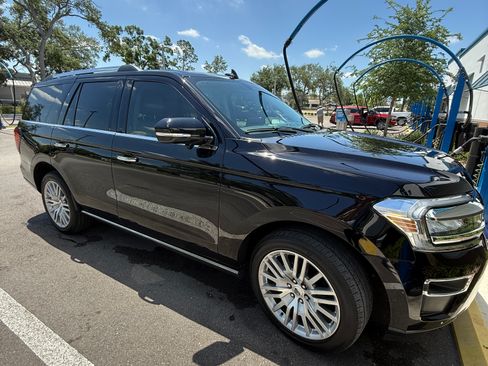 Used 2024 Ford Expedition Limited RWD image 9