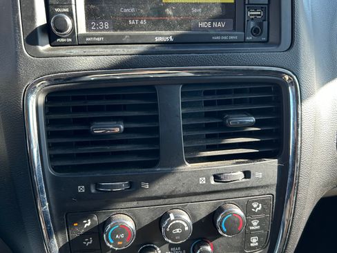 Used 2016 Dodge Grand Caravan SXT w/ Rear Park Assist Package image 11