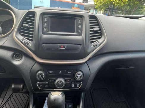 Used 2017 Jeep Cherokee Latitude image 11