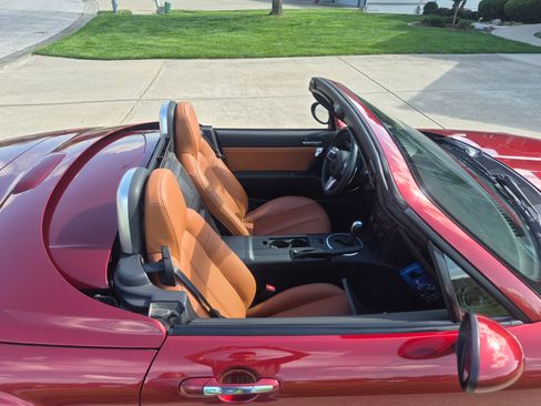 Used 2008 MAZDA MX-5 Miata Grand Touring w/ Premium Pkg image 8
