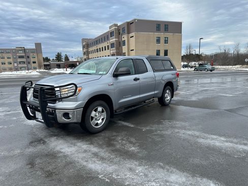 Used 2012 Toyota Tundra 4x4 Double Cab w/ TRD Off-Road Pkg image 2