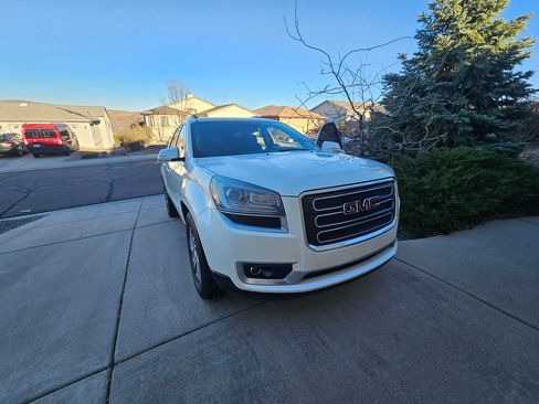 Used 2014 GMC Acadia SLT image 2