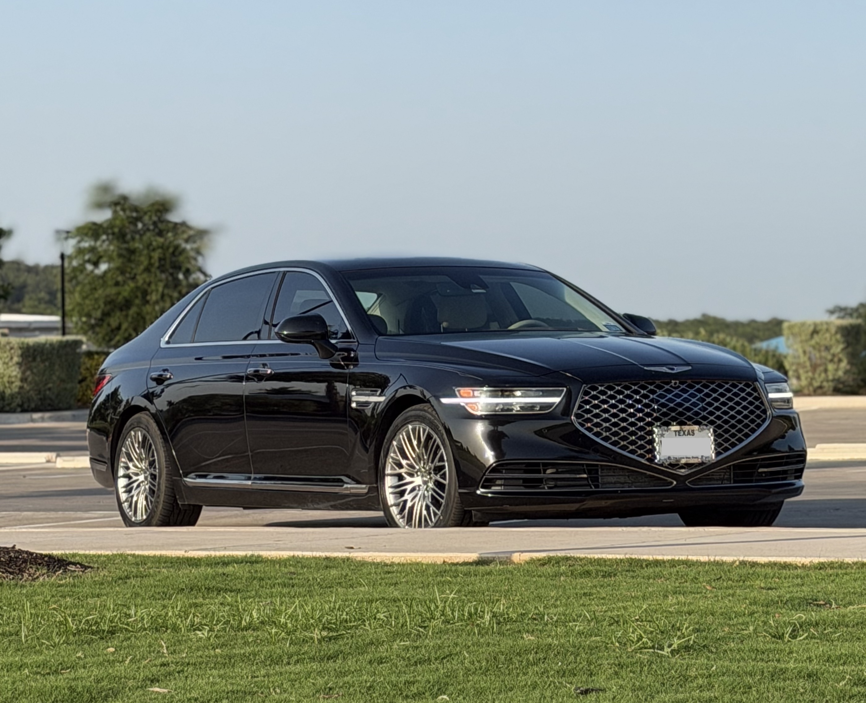 Used 2022 Genesis G90 3.3T Premium RWD image 1