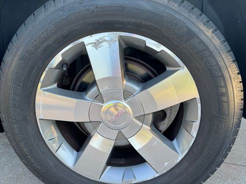 Used 2011 GMC Acadia SLT FWD image 11