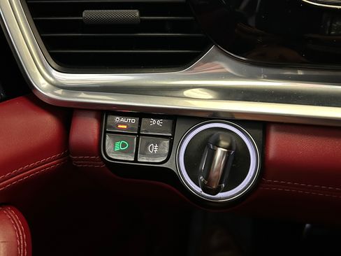 Used 2017 Porsche Panamera Turbo image 12