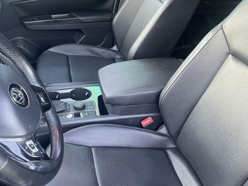 Used 2019 Volkswagen Atlas SEL R-Line image 8