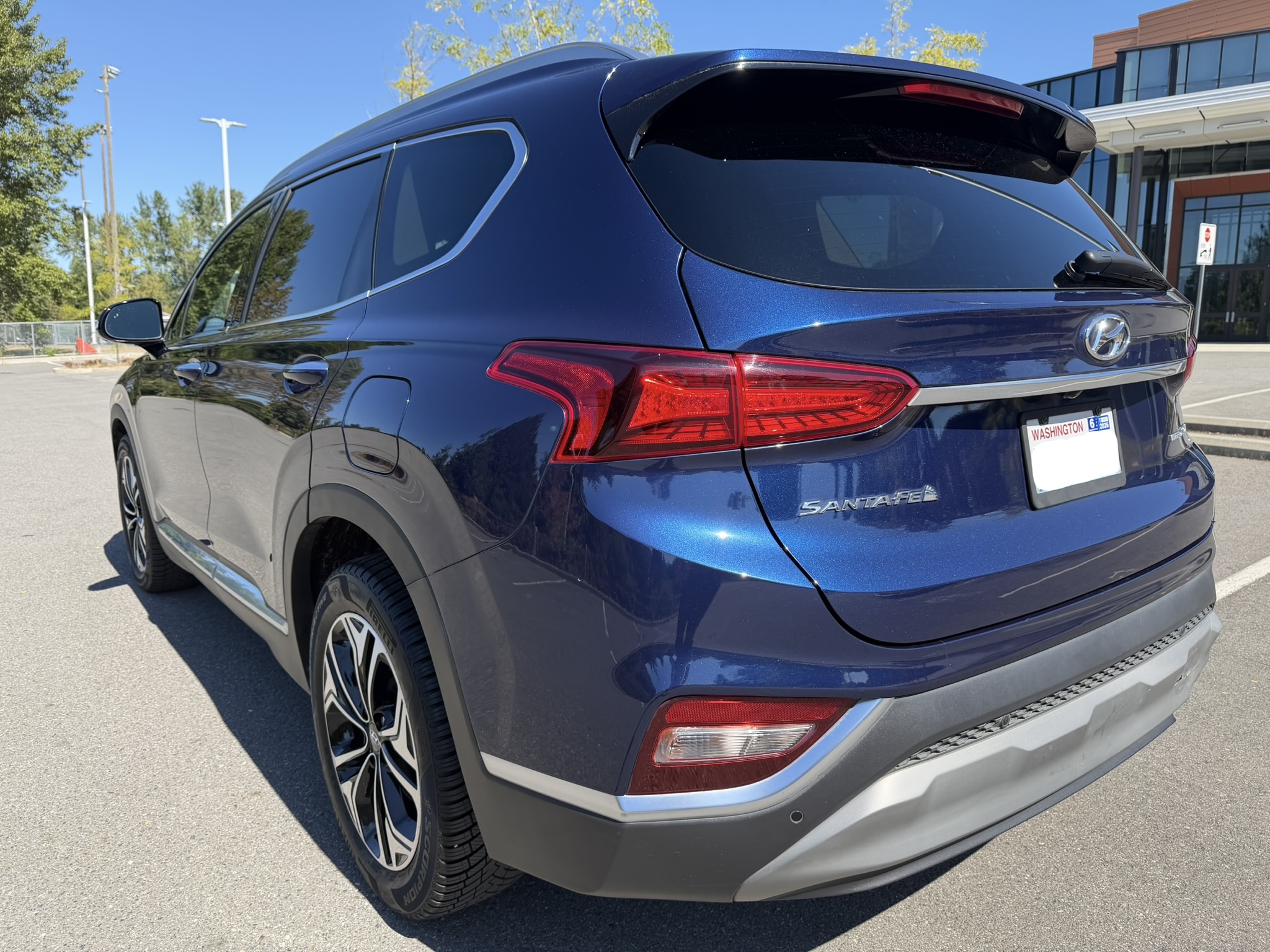Used 2019 Hyundai Santa Fe AWD w/ Cargo Package image 9