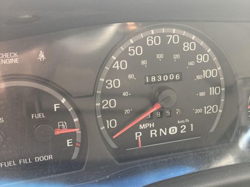 Used 2004 Ford Crown Victoria image 27