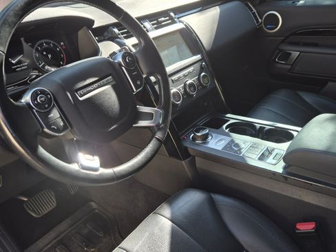 Used 2018 Land Rover Discovery SE image 15
