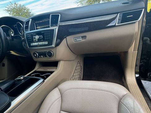 Used 2014 Mercedes-Benz ML 350 ML 350 Sport Utility 4D image 6