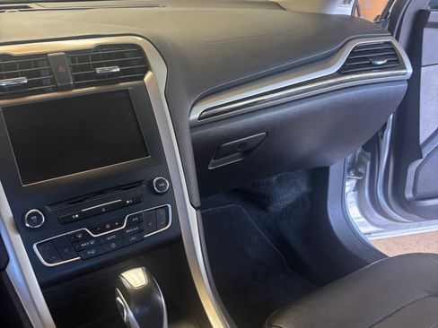 Used 2016 Ford Fusion SE w/ Equipment Group 202A image 18