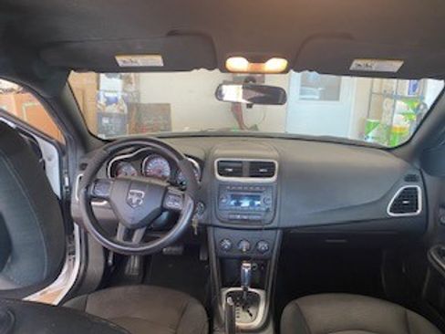 Used 2014 Dodge Avenger SE image 4