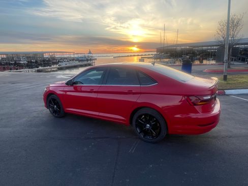 Used 2019 Volkswagen Jetta SE image 1