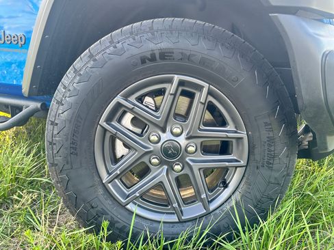 Used 2025 Jeep Wrangler Unlimited Sport image 14