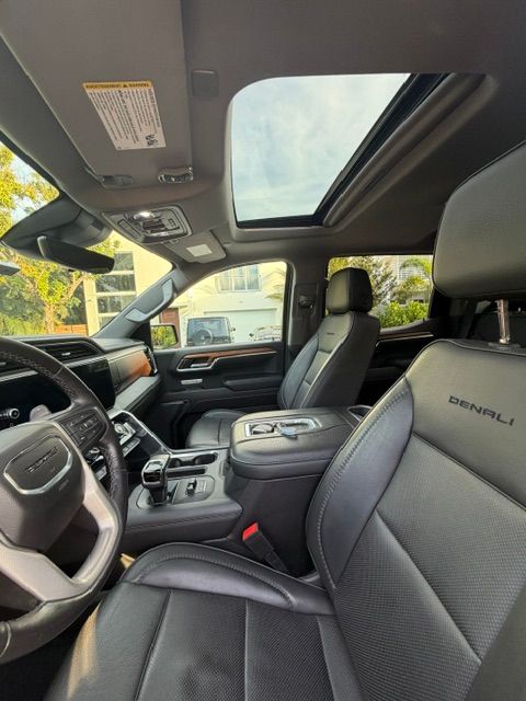 Used 2022 GMC Sierra 1500 Denali w/ Denali Reserve Package AWD/4WD image 11