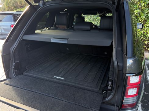 Used 2017 Land Rover Range Rover HSE image 18