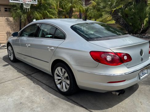 Used 2010 Volkswagen CC Sport FWD image 2