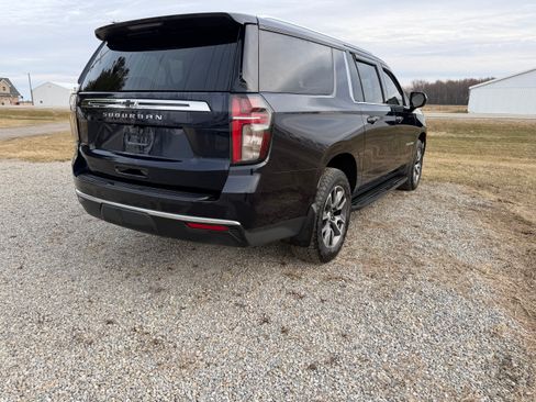 Used 2021 Chevrolet Suburban LS w/ Driver Alert Package image 5