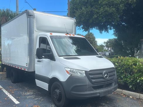 Used 2021 Mercedes-Benz Sprinter 4500 image 1