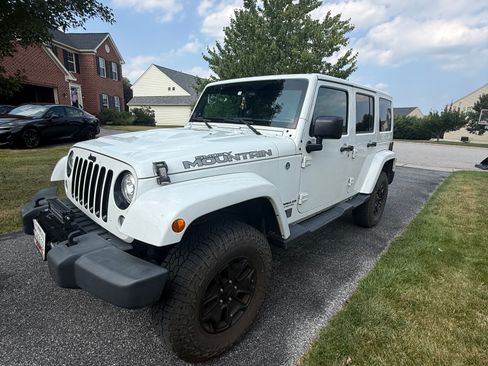 Used 2017 Jeep Wrangler Unlimited Sahara AWD/4WD image 7