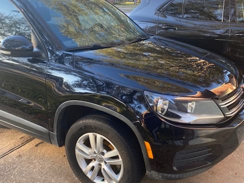 Used 2017 Volkswagen Tiguan S image 2