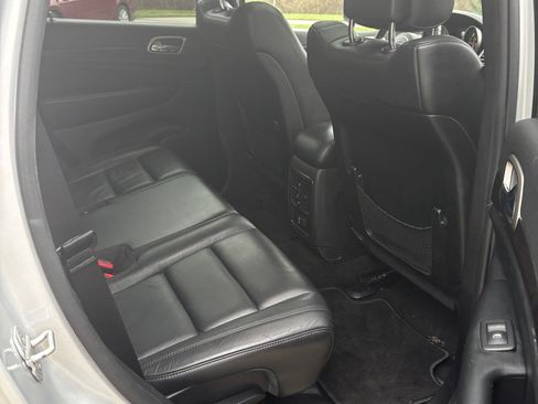 Used 2011 Jeep Grand Cherokee Laredo image 6