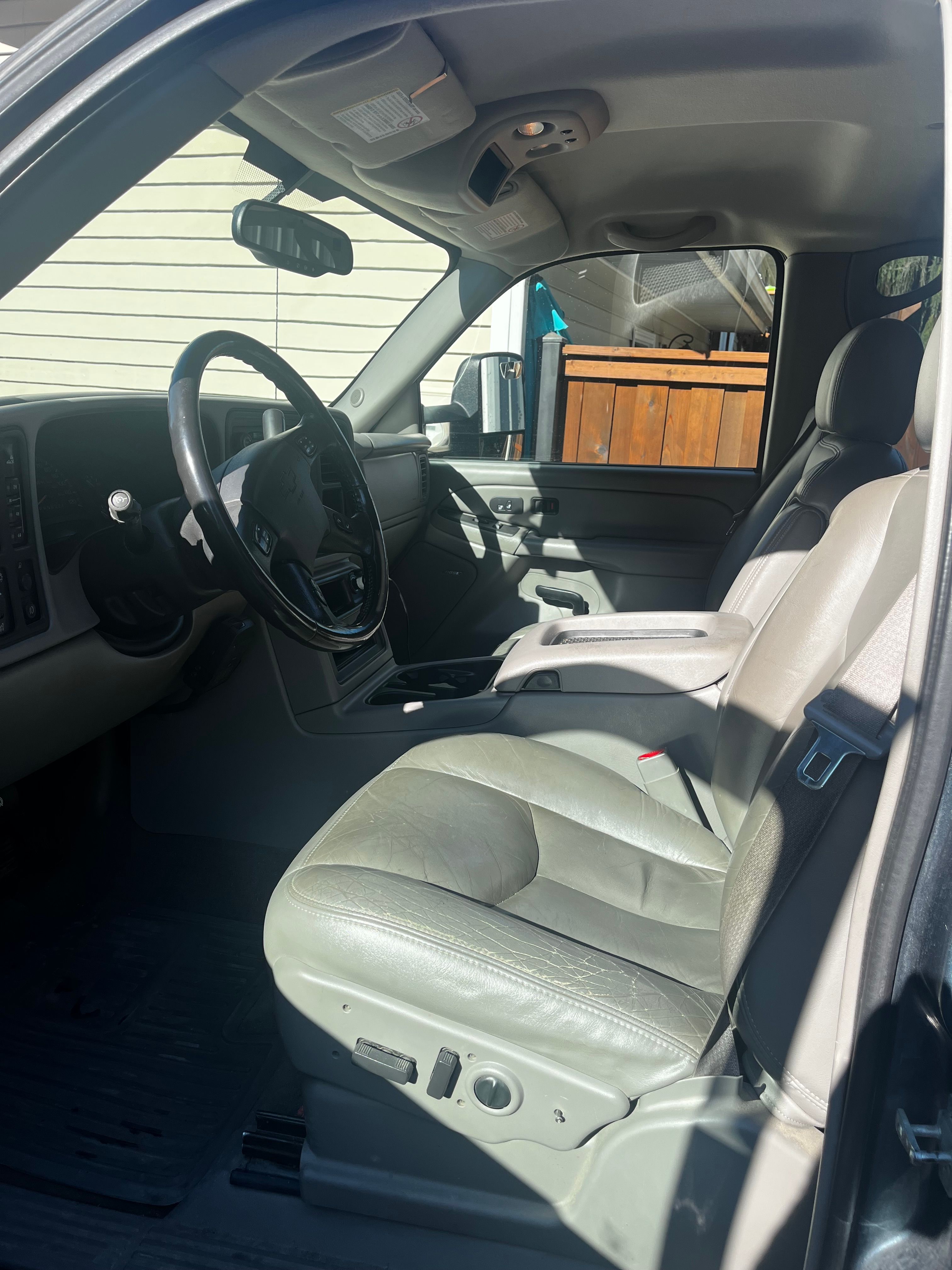 Used 2007 Chevrolet Silverado 2500 LT w/ Onstar Plus Package AWD/4WD image 6