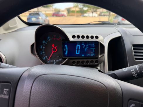 Used 2014 Chevrolet Sonic LT image 9