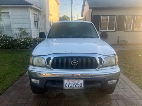 Used 2002 Toyota Tacoma PreRunner image 2