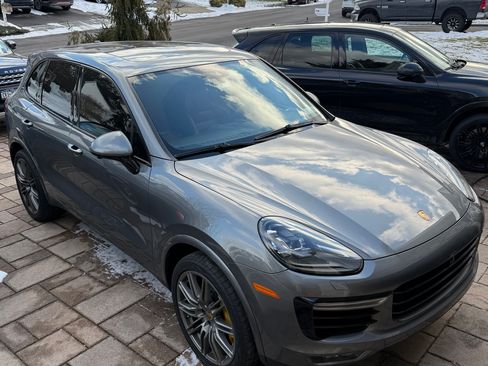 Used 2017 Porsche Cayenne Turbo S image 8
