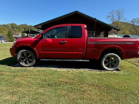 Used 2012 Nissan Titan SV w/ Sport Appearance Pkg image 8