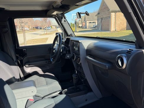 Used 2010 Jeep Wrangler Unlimited Sport image 18