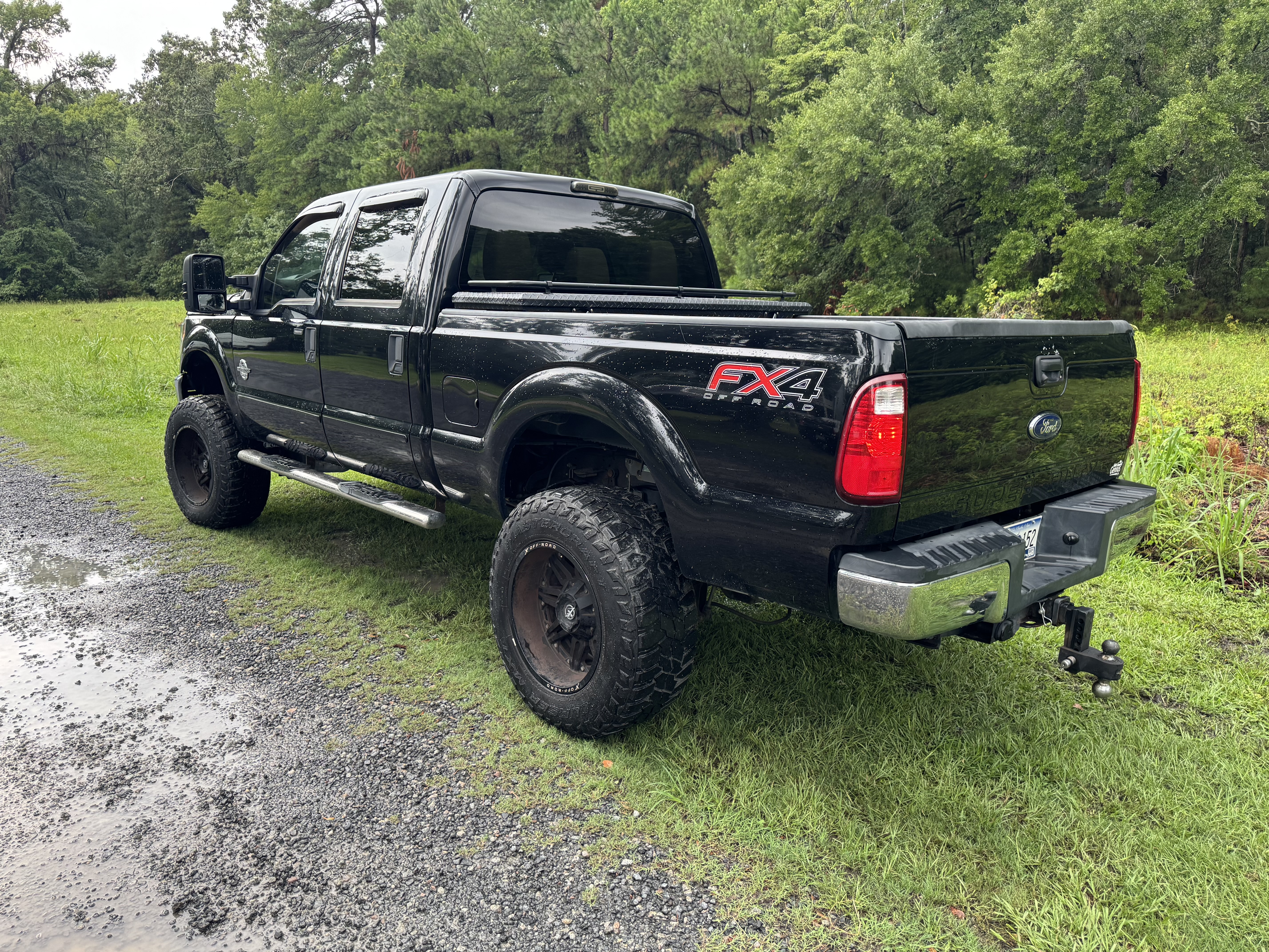 Used 2016 Ford F250 XLT w/ XLT Interior Package AWD/4WD image 4