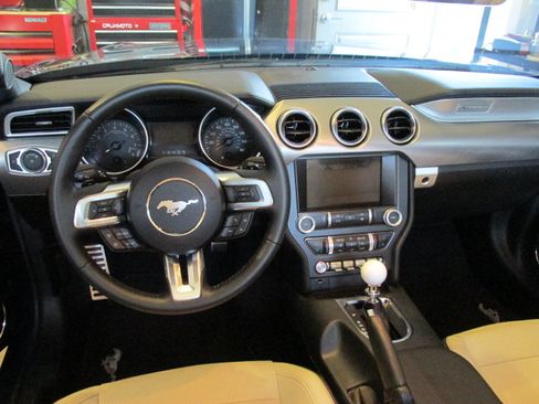 Used 2022 Ford Mustang GT Premium RWD image 13