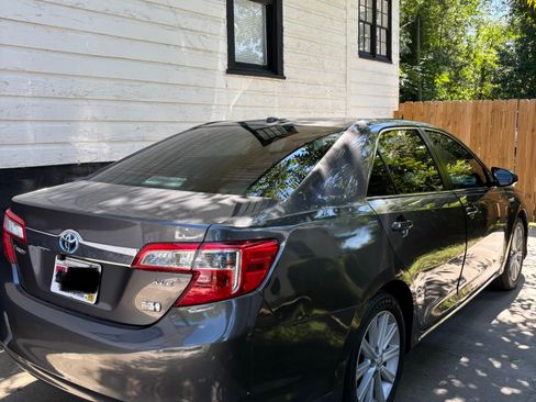 Used 2013 Toyota Camry XLE w/ Convenience Pkg FWD image 2