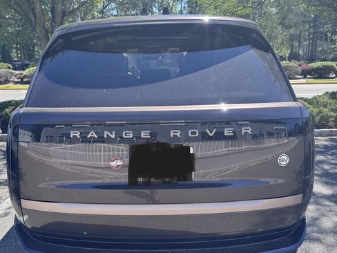 Used 2025 Land Rover Range Rover SV AWD/4WD image 4