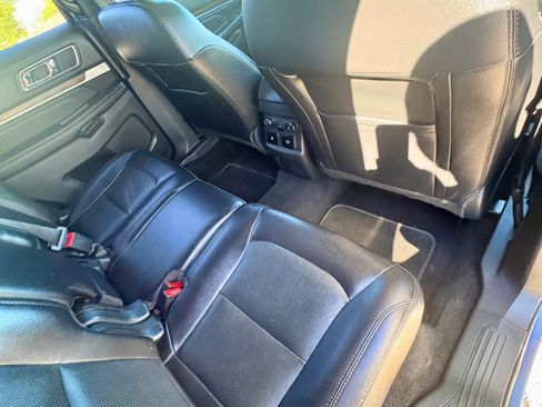 Used 2019 Ford Explorer Limited w/ Class III Trailer Tow Package FWD image 18