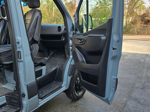 Used 2022 Mercedes-Benz Sprinter 3500 image 17