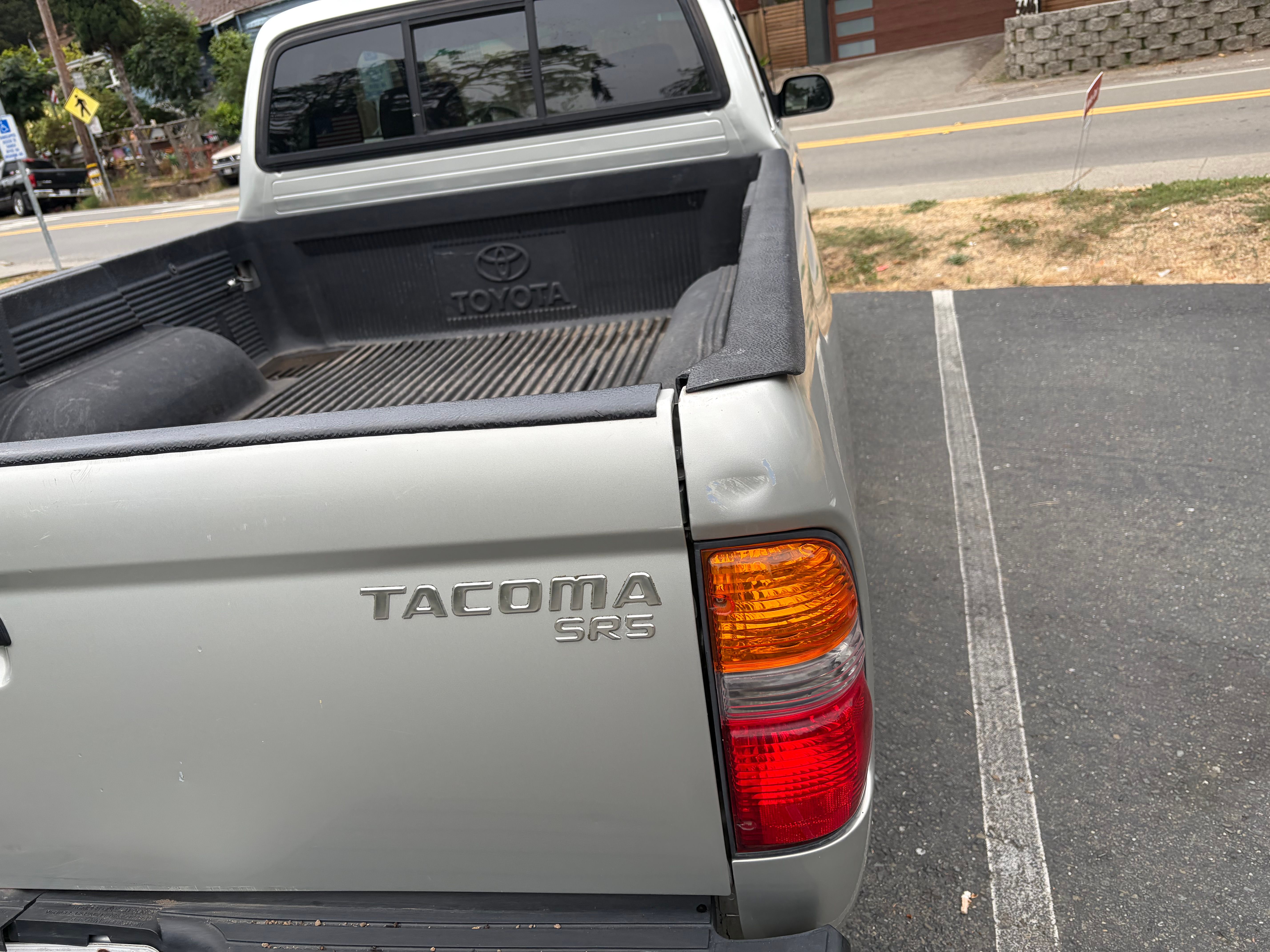 Used 2001 Toyota Tacoma 2WD Xtracab w/ SR5 Pkg w/ Chrome Pkg image 11
