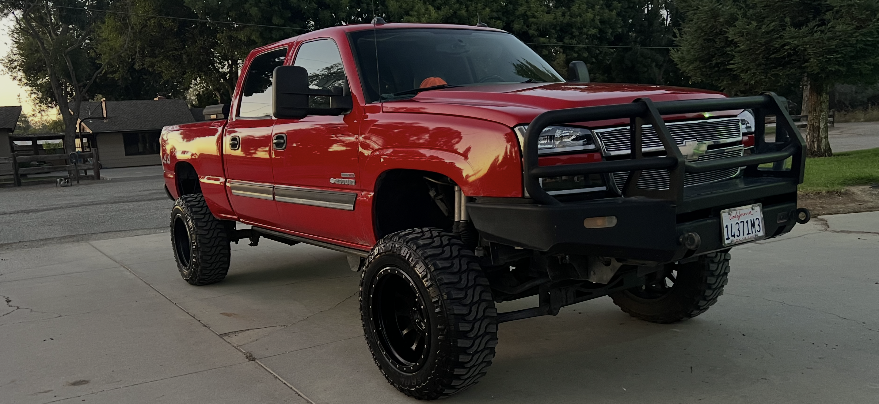 Used 2005 Chevrolet Silverado 2500 LT w/ Heavy-Duty Power Package AWD/4WD image 1