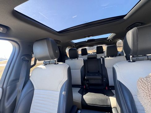 Used 2021 Land Rover Discovery S R-Dynamic image 6