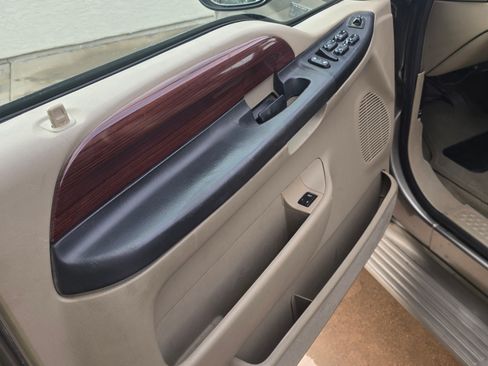 Used 2005 Ford Excursion Limited image 11