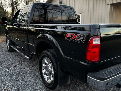 Used 2016 Ford F250 Lariat w/ Lariat Interior Package image 6