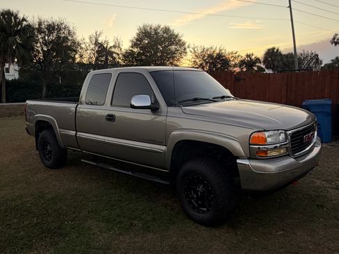 Used 2001 GMC Sierra 2500 4x4 Extended Cab w/ Convenience Plus Group image 4