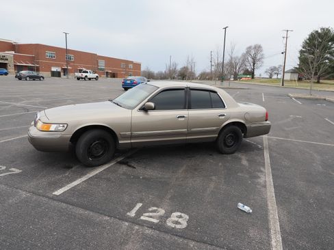 Used 2001 Mercury Grand Marquis GS image 11